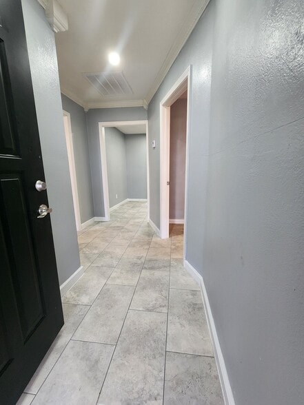 Building Photo - 418 E 1st St