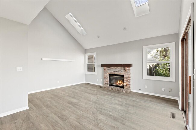 Building Photo - Updated Kenosha 3 Bedroom 2.5 Bath