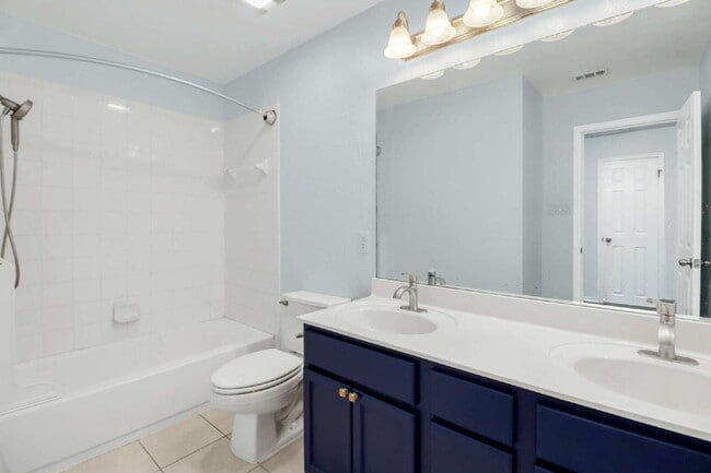Building Photo - 406 Reba