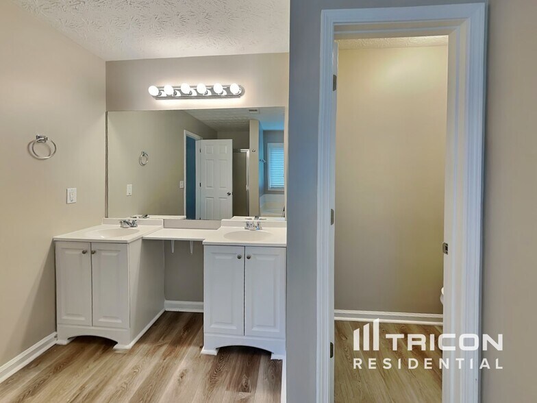 Building Photo - 703 Morgans Ridge Dr