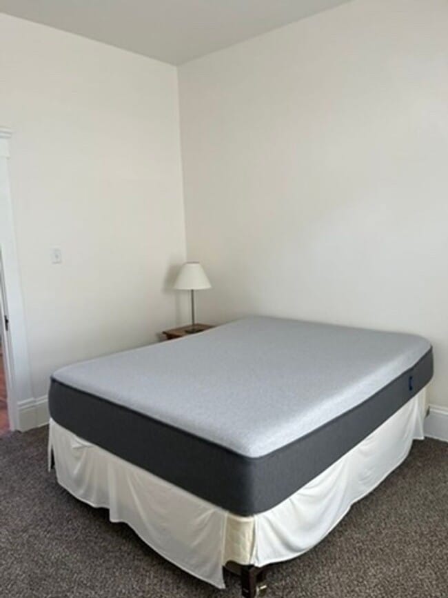 Building Photo - 3 Bed 1 Bath Single Family Home Close to H...