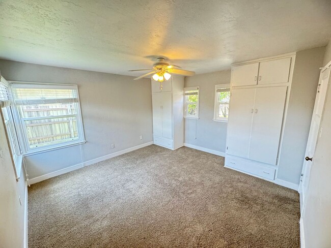 Building Photo - 220 Castaic Ave