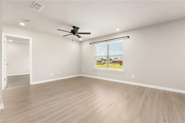 Building Photo - 2613 Windmere Dr E