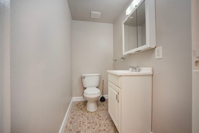 Building Photo - 5336 Karbet Way