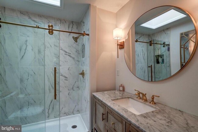 Building Photo - 5703 Brookside Dr