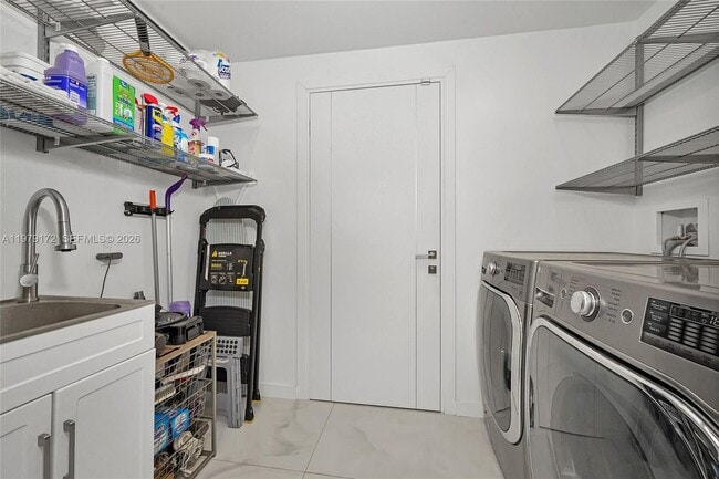 Building Photo - 2516 NE 21st St