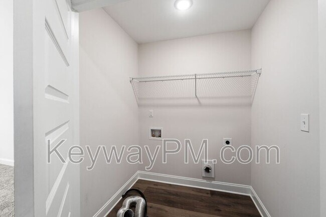 Building Photo - 317 Sumac Trail