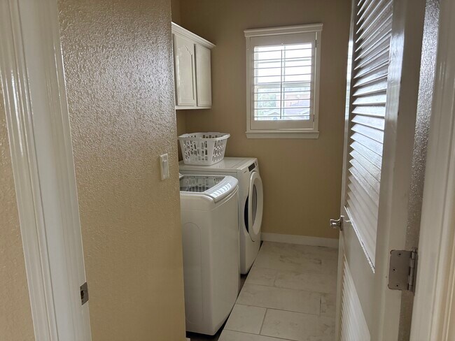 Building Photo - 13450 Emerald Bay Way