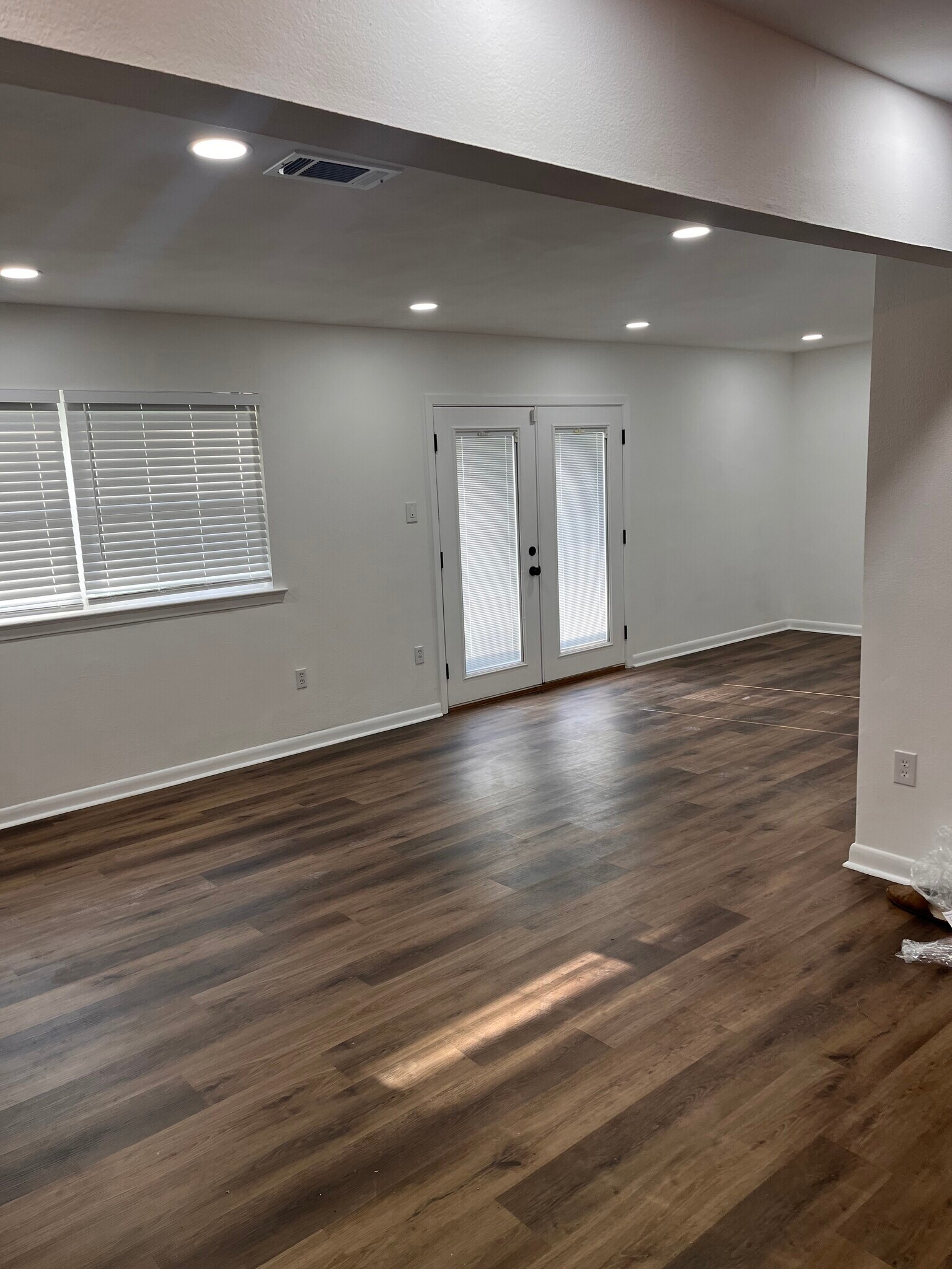 Building Photo - 745 Westbrook Dr