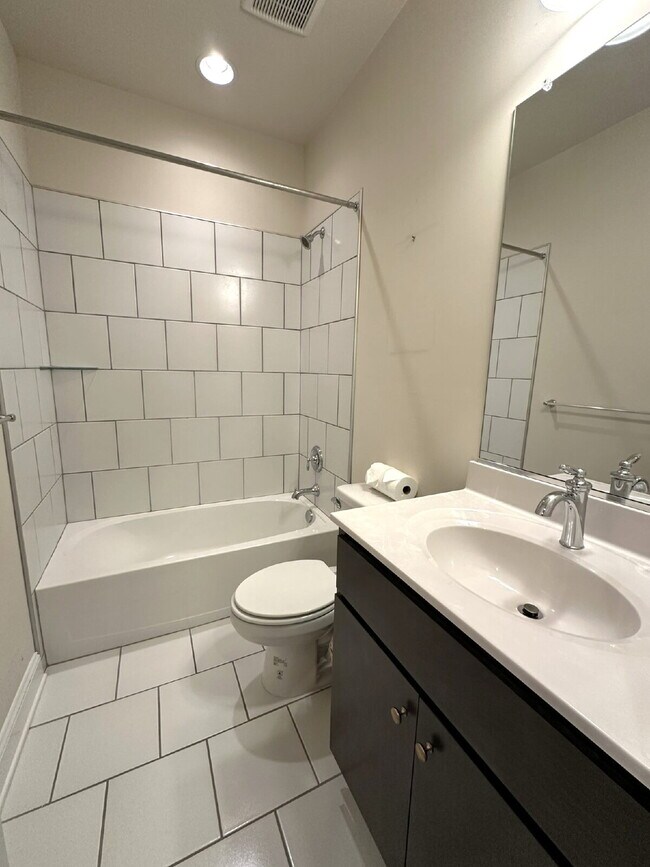 Building Photo - LEASE PENDING! Luxury Townhome in Frederick