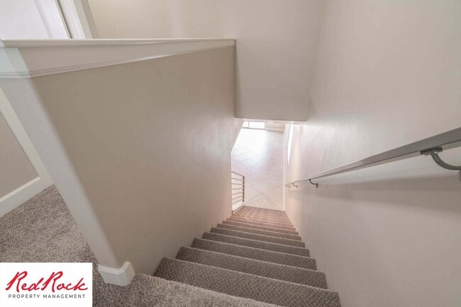 Building Photo - Spacious 4 Bedroom, 2.5 Bathroom Centrally...