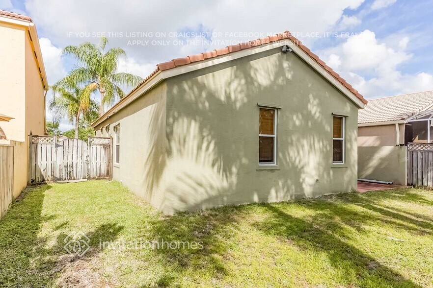 Building Photo - 6119 Oak Bluff Way