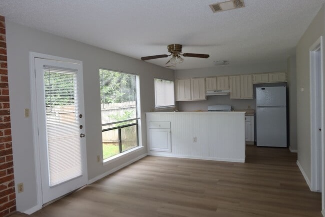 Building Photo - Putters Cove Duplex