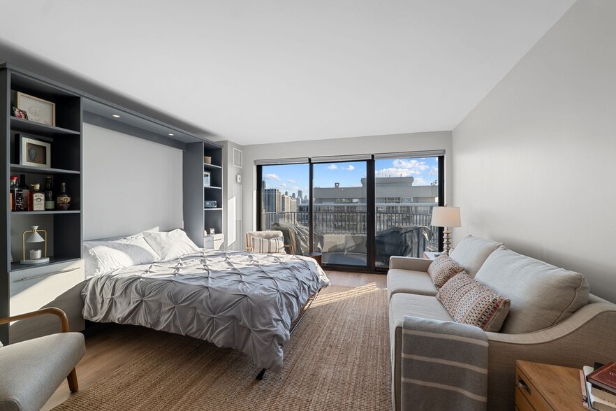 Murphy Bed - 2020 N Lincoln Park W
