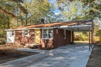 Building Photo - Small 3 Bedroom Ranch