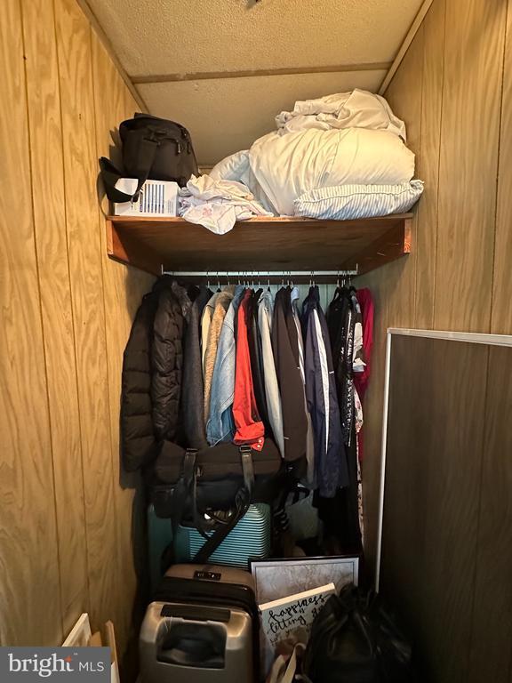 Building Photo - 275 Rochelle Ave