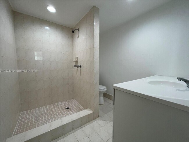 Building Photo - 10090 NW 80th Ct