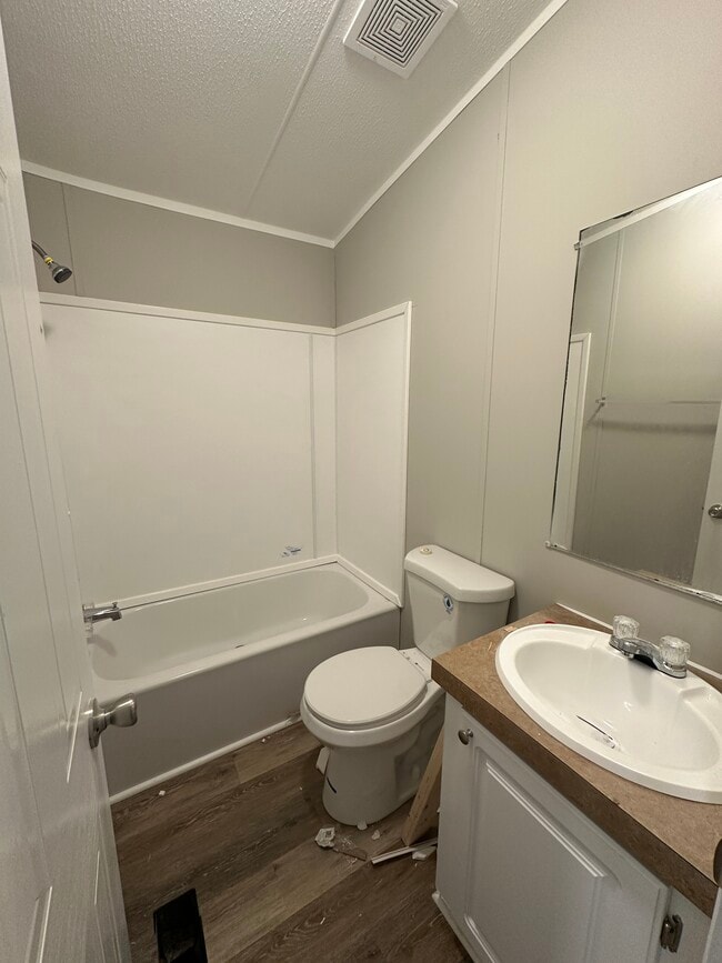Building Photo - 319 Bridgeview Dr
