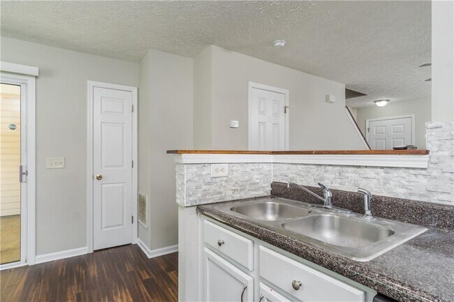 Building Photo - 5765 Ridge Stone Way