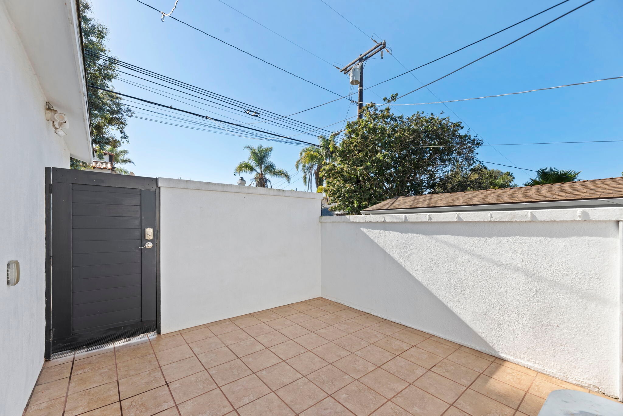 Building Photo - 662 Rosecrans Ave