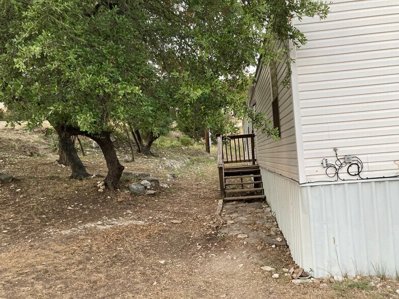 Building Photo - 385 Duck Mountain Ln