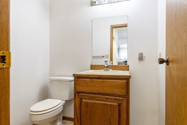 Building Photo - Right on the river! 2 Bedroom, 1.5 Bath, W/Garage, Duplex!