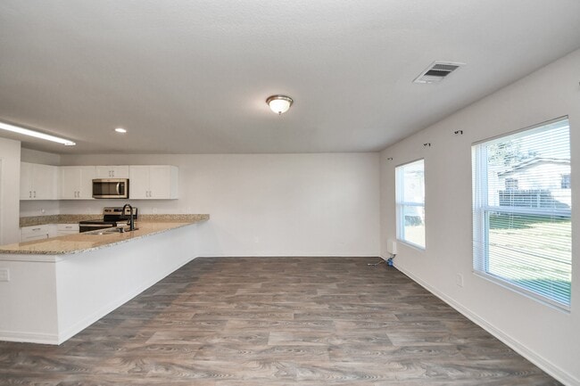 Building Photo - 164 Goldenrod