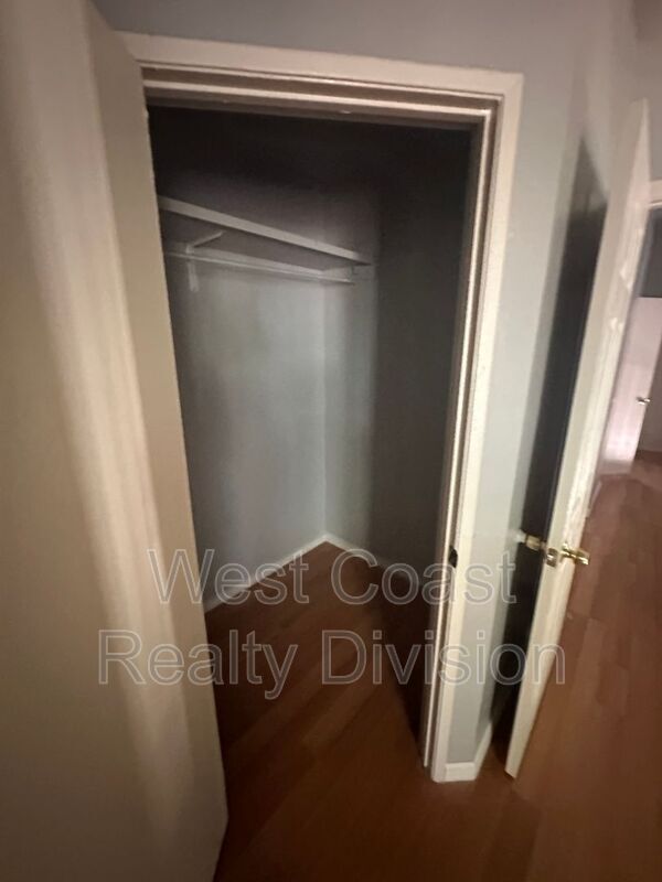 Building Photo - 1847 S Raintree Pl
