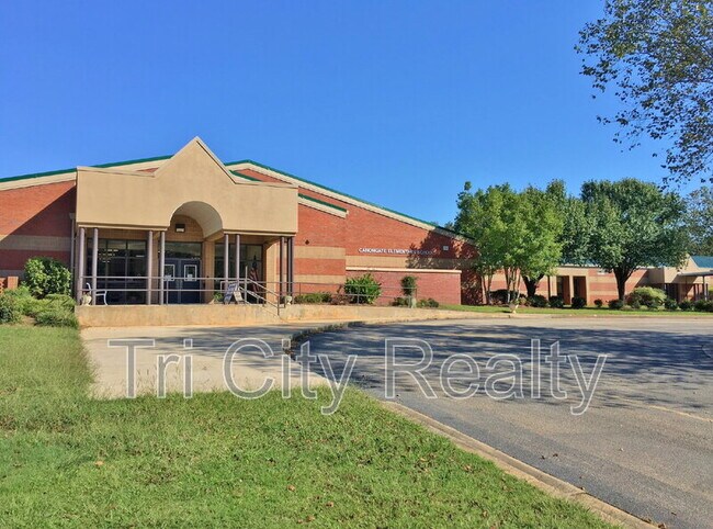 Building Photo - 49 Montrose Ln