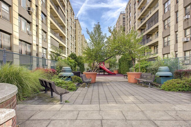 Building Photo - 98-10-9864 64th Ave