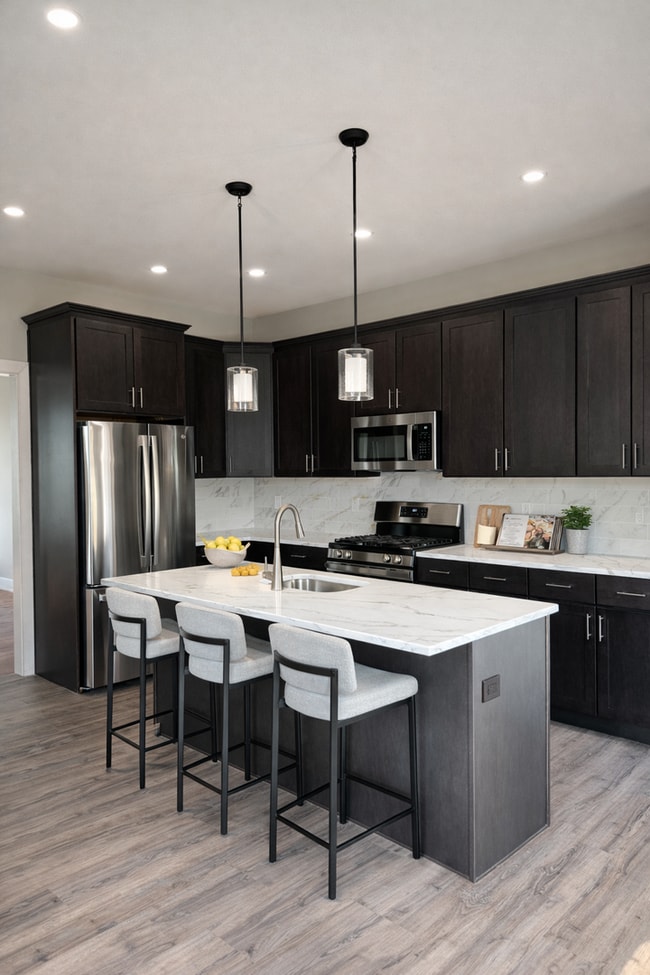 Building Photo - 2BR + Bonus Space in Downtown Somerville