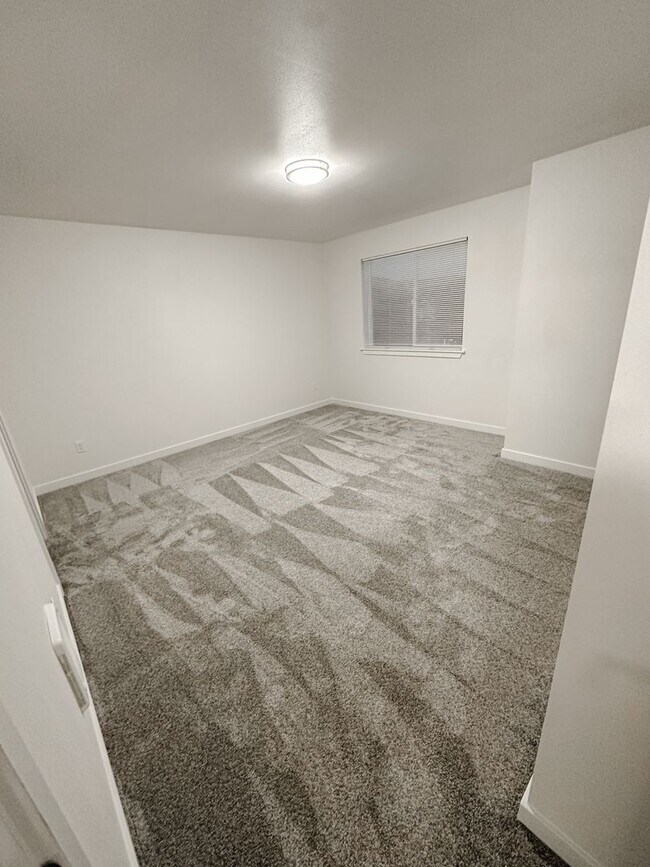 Building Photo - 202 Mashell Ave S