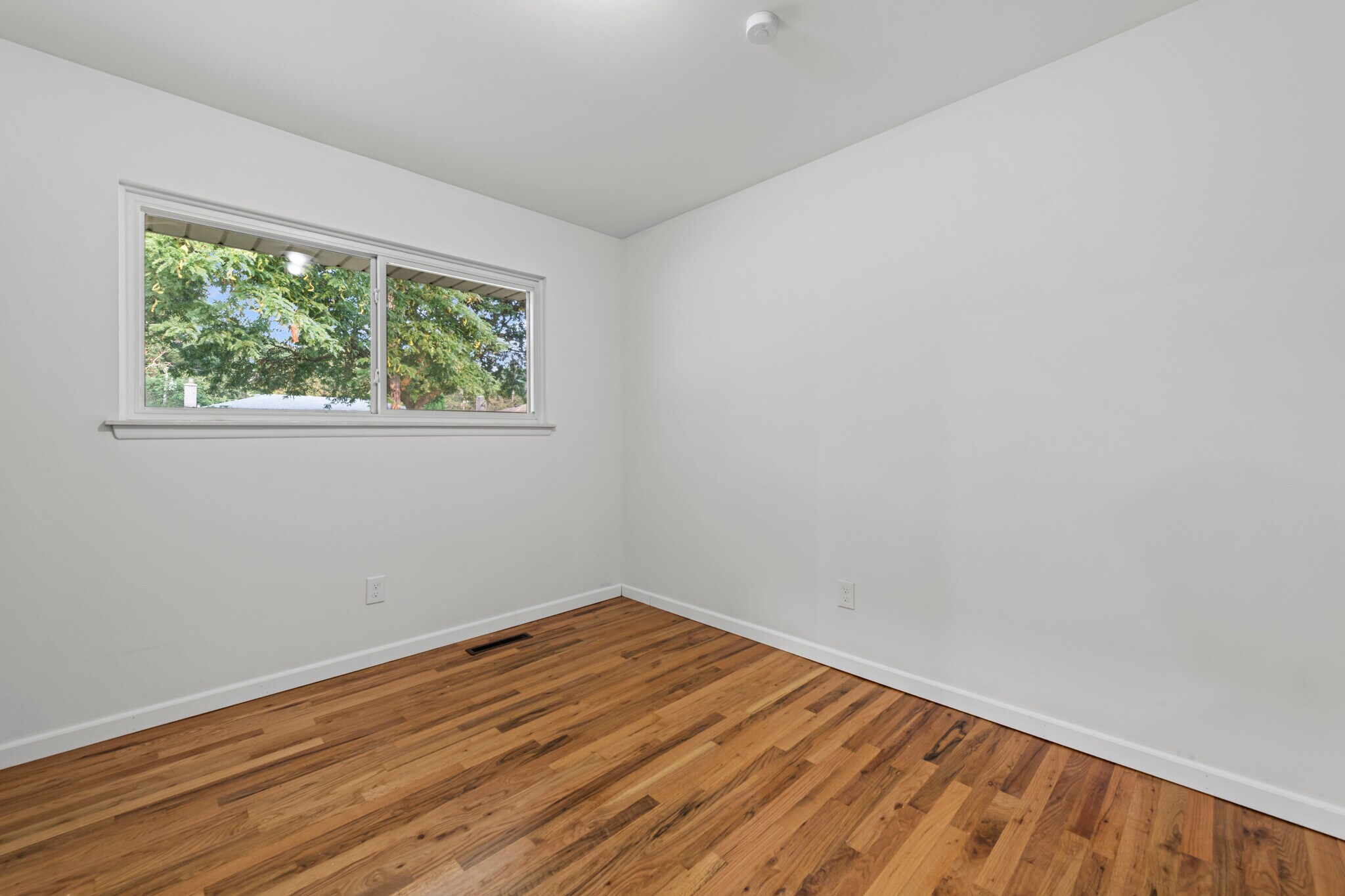 Building Photo - 32447 Hawthorne Dr