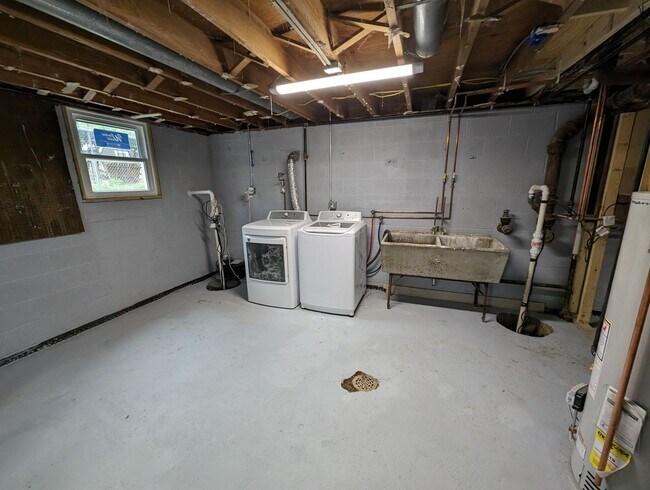 Building Photo - Lovely Renovated 3 Bedroom / 1 Bath in Portage