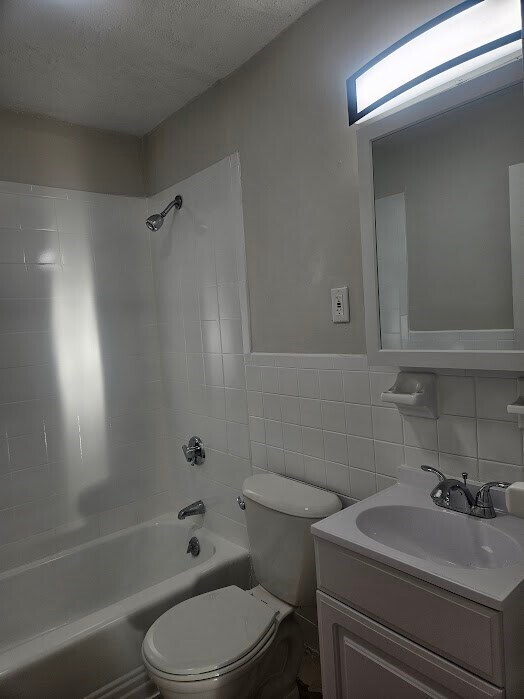 Building Photo - 572 Cummins Hwy