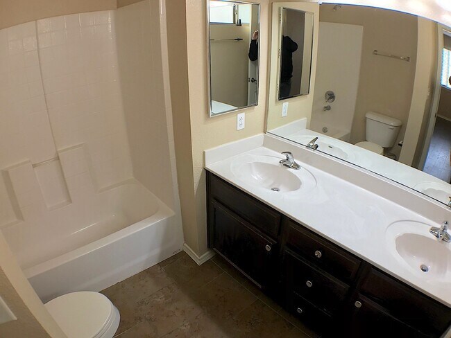 Building Photo - Mesquite Hills 3bed/2.5bath plus Loft REFR...