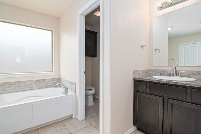 Building Photo - 719 Bronco Ct