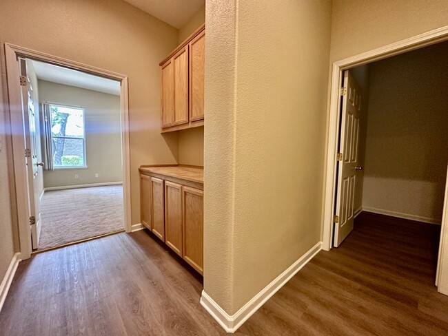 Building Photo - Beautiful, newly remodeled home in Fair Oaks!