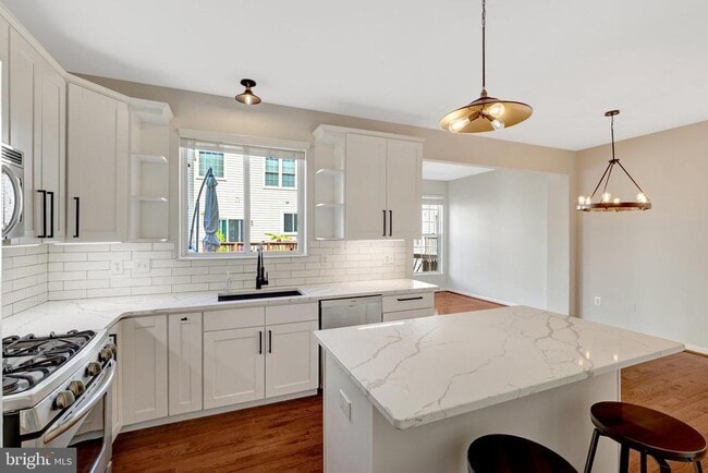 Building Photo - 12913 Wood Cres Cir