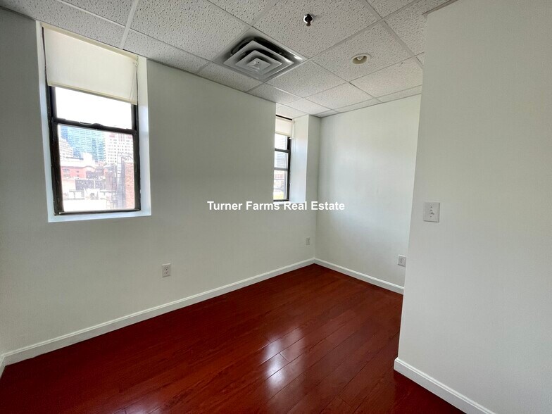 Building Photo - 72 Kneeland St