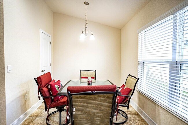Building Photo - 4023 Island Lakes Dr