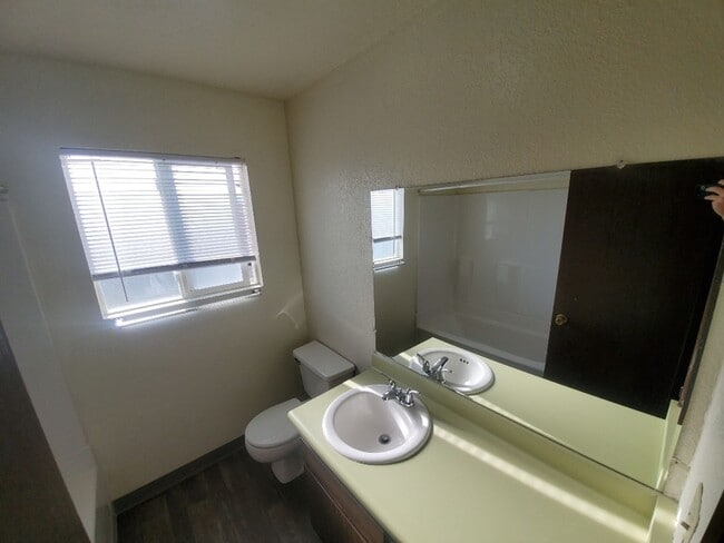 Building Photo - 431 S 16th St