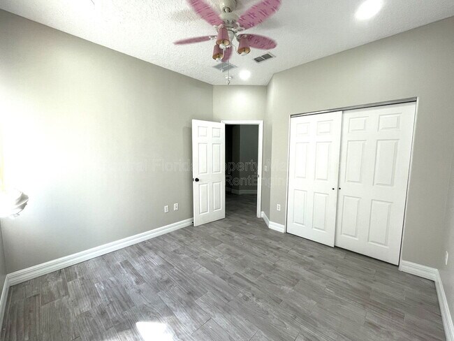 Building Photo - 4032 Meadowlark Dr