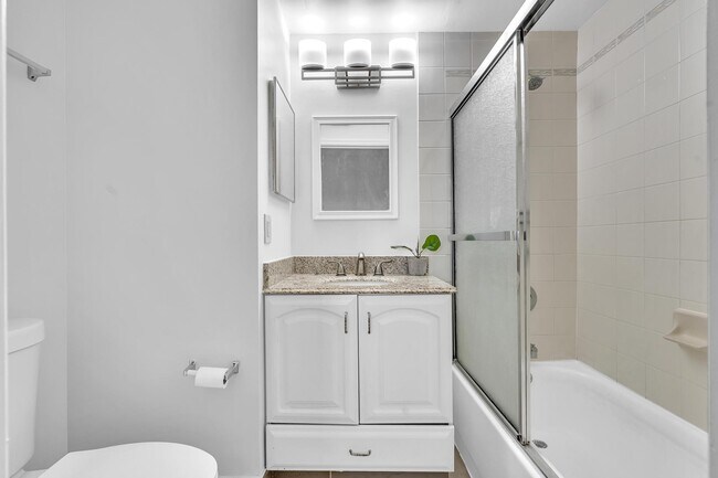 Building Photo - 725 SW 148th Ave