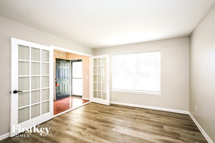 Building Photo - 8438 Aviva Ln