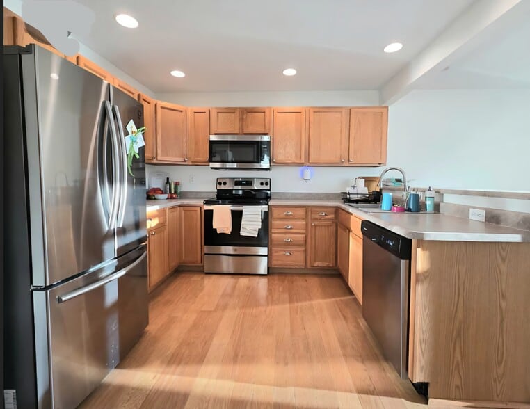 Building Photo - 615 Rachael St