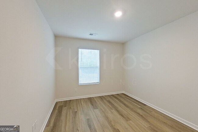Building Photo - 121 Overstreet Way
