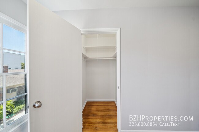 Building Photo - 5301 1/2 Vantage Ave-5301.5