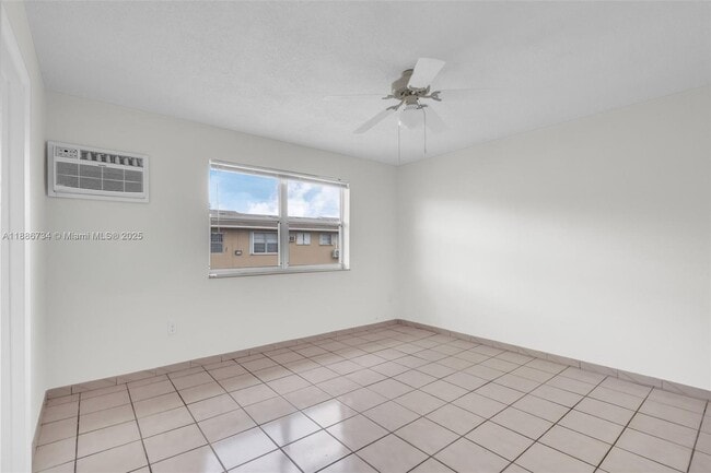 Building Photo - 1154 W 35th St