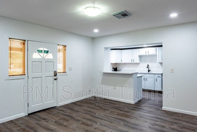 Building Photo - 3402 W Van Buren Dr